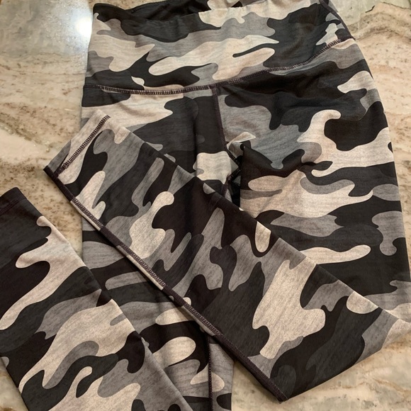 High waisted camo leggings!! - Picture 1 of 3